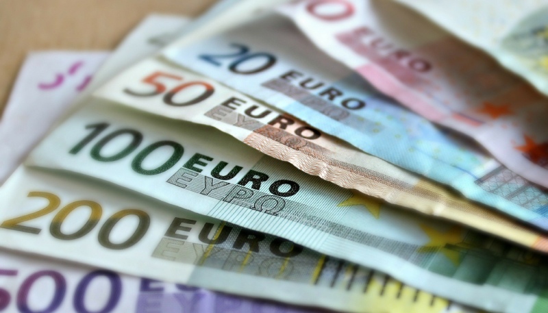 Digital euro faces skepticism from banks